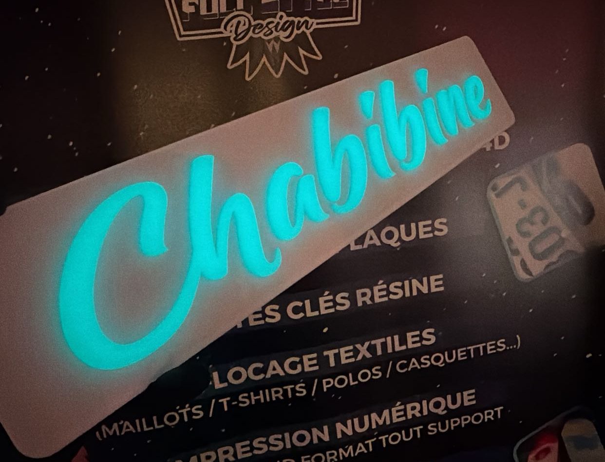 CACHE PLAQUE - BLEU LUMINEUX - FOND BLANC